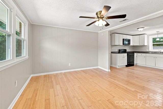 1021 S Caldwell Avenue, Newton, NC 28658