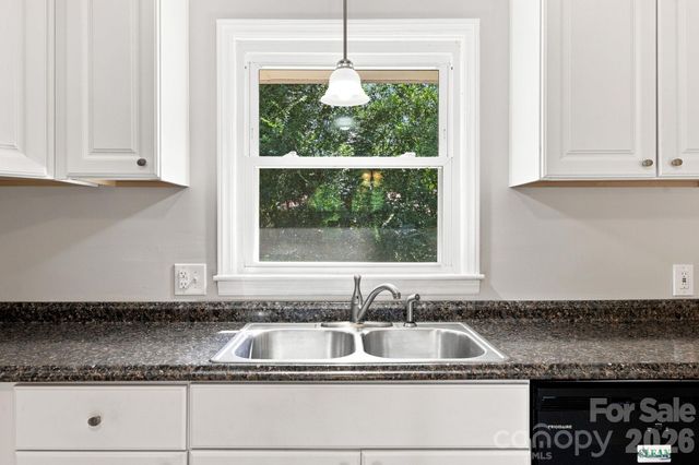 1021 S Caldwell Avenue, Newton, NC 28658