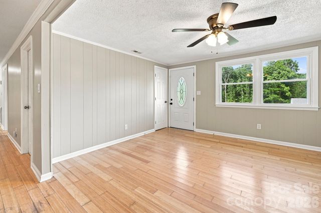 1021 S Caldwell Avenue, Newton, NC 28658