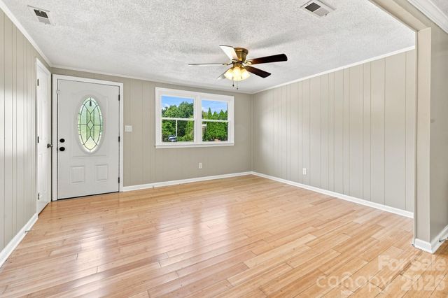1021 S Caldwell Avenue, Newton, NC 28658