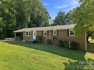 1021 S Caldwell Avenue, Newton, NC 28658