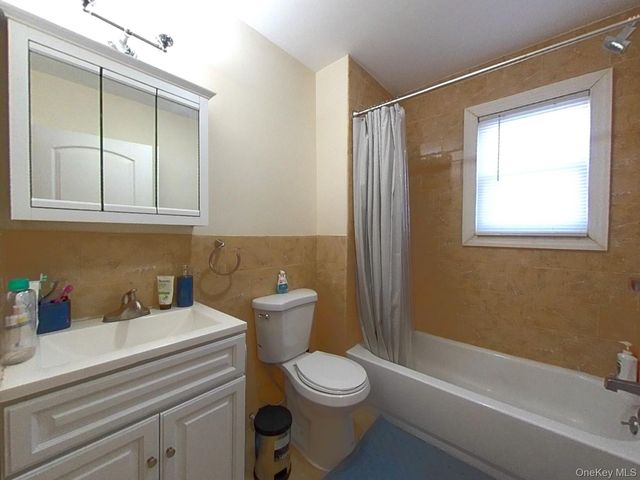 9915 202nd Street, Hollis, NY 11423