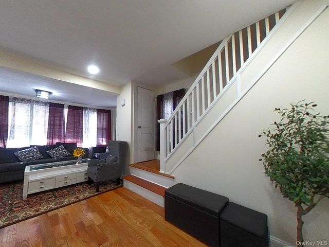 9915 202nd Street, Hollis, NY 11423