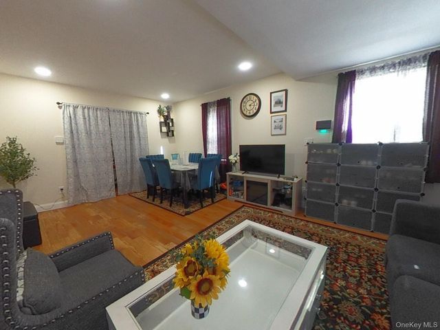 9915 202nd Street, Hollis, NY 11423