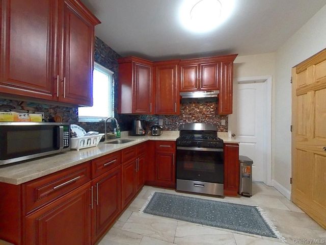 9915 202nd Street, Hollis, NY 11423