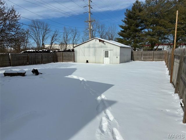 601 8th Street, Highland, IL 62249