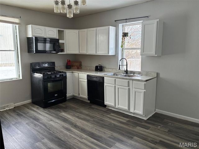 601 8th Street, Highland, IL 62249