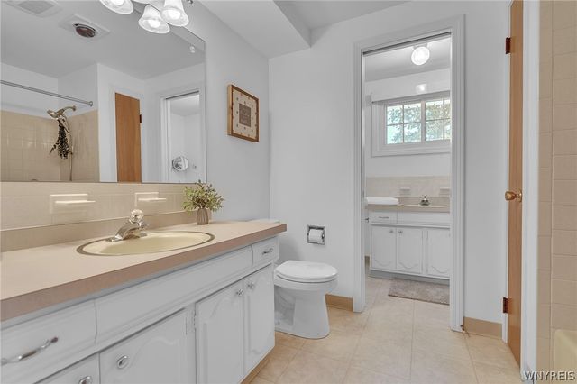 28 Bragg Court, Amherst, NY 14221