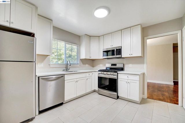 15963 Via Toledo, San Lorenzo, CA 94580