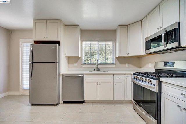 15963 Via Toledo, San Lorenzo, CA 94580
