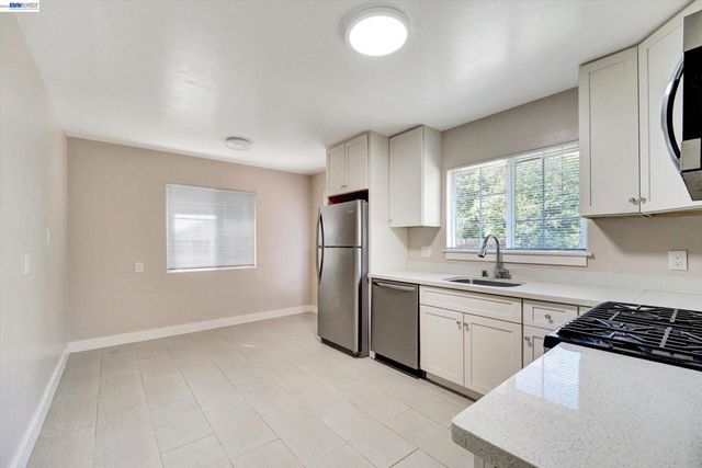 15963 Via Toledo, San Lorenzo, CA 94580