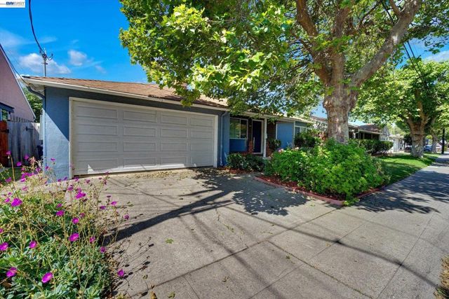 15963 Via Toledo, San Lorenzo, CA 94580