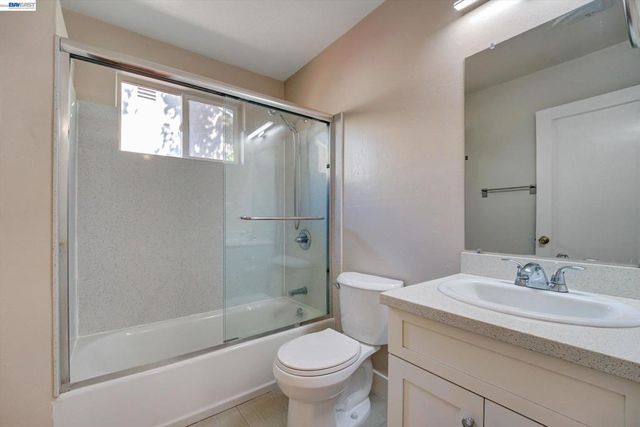 15963 Via Toledo, San Lorenzo, CA 94580