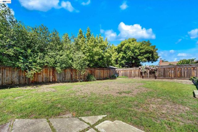 15963 Via Toledo, San Lorenzo, CA 94580