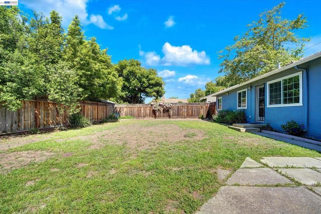 15963 Via Toledo, San Lorenzo, CA 94580