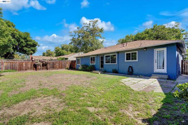 15963 Via Toledo, San Lorenzo, CA 94580