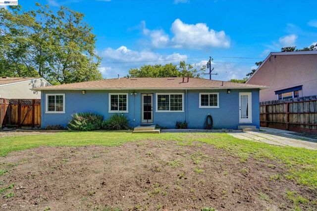 15963 Via Toledo, San Lorenzo, CA 94580