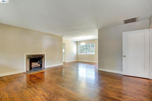 15963 Via Toledo, San Lorenzo, CA 94580