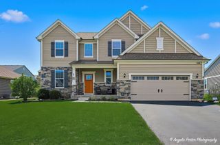 1127 Williamsbury Drive, Crystal Lake, IL 60012