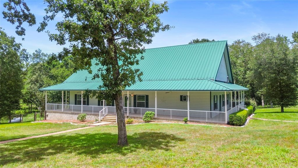 24 Oak Creek Drive, Huntsville, TX 77340