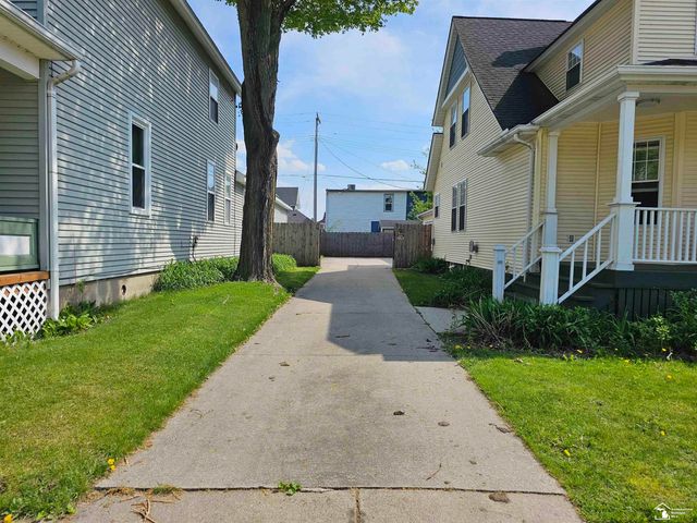 734 White Street, Port Huron, MI 48060