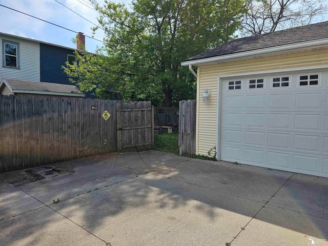 734 White Street, Port Huron, MI 48060