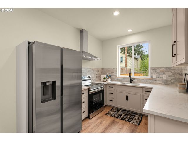 8639 N FOX St, Portland, OR 97203