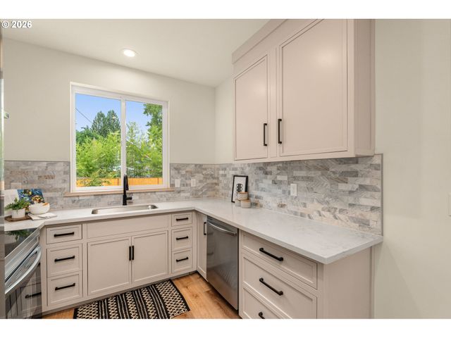 8639 N FOX St, Portland, OR 97203