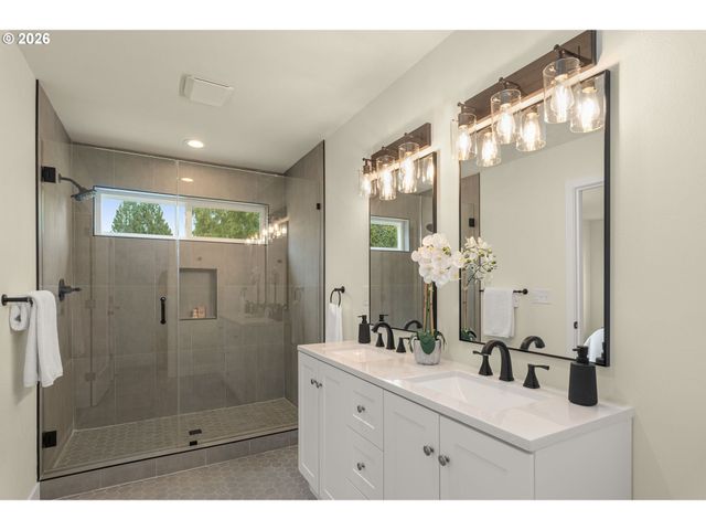 8639 N FOX St, Portland, OR 97203