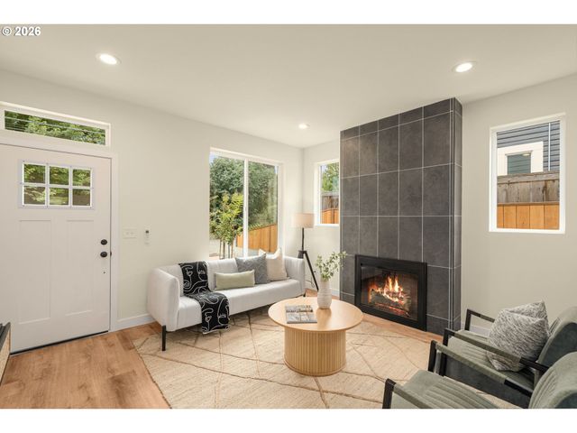 8639 N FOX St, Portland, OR 97203