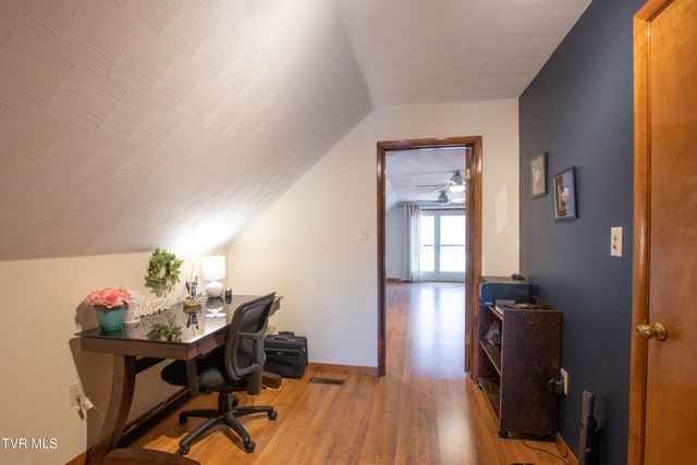 917 Painter Creek Road, Bristol, TN 37620