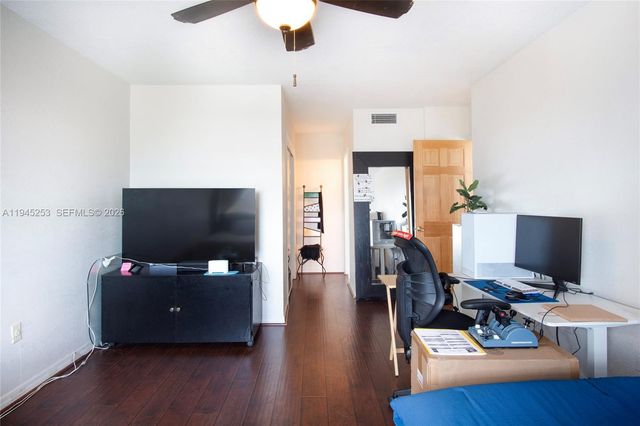 11930 N Bayshore Dr 609, North Miami, FL 33181