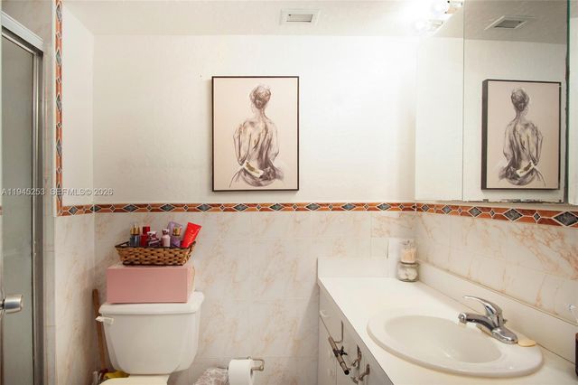 11930 N Bayshore Dr 609, North Miami, FL 33181