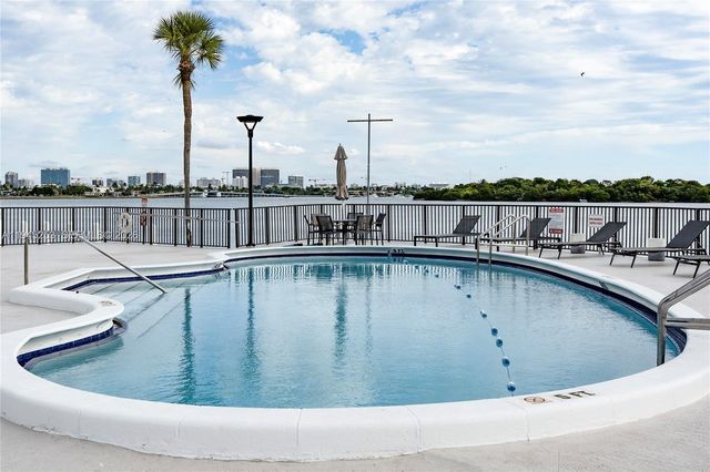 11930 N Bayshore Dr 609, North Miami, FL 33181