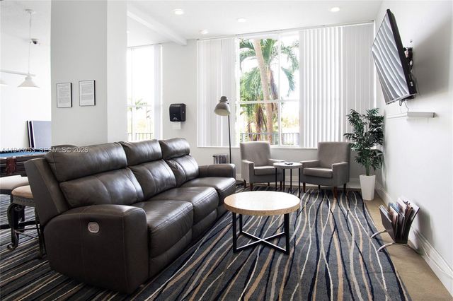 11930 N Bayshore Dr 609, North Miami, FL 33181