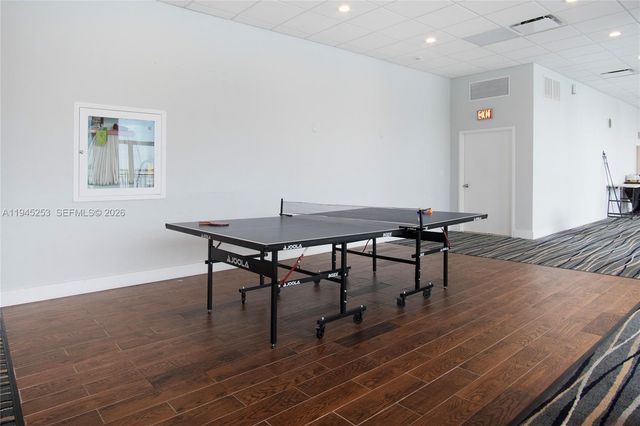 11930 N Bayshore Dr 609, North Miami, FL 33181