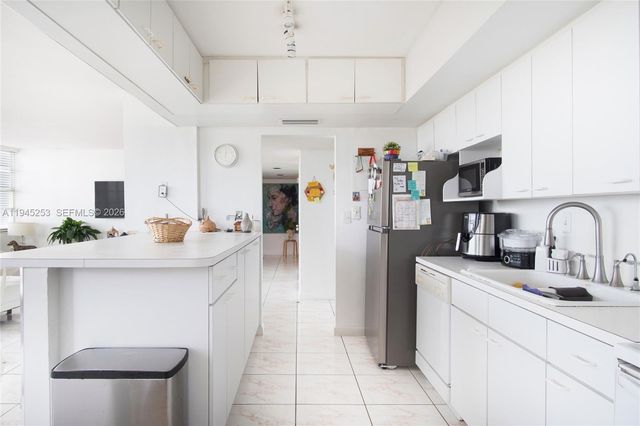 11930 N Bayshore Dr 609, North Miami, FL 33181