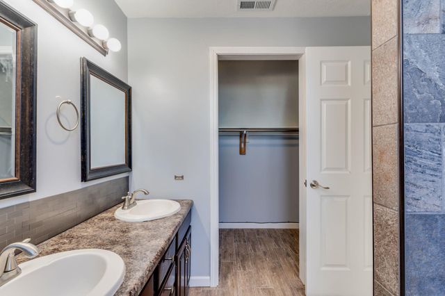 10203 N Meridian Ave, Valley Center, KS 67147