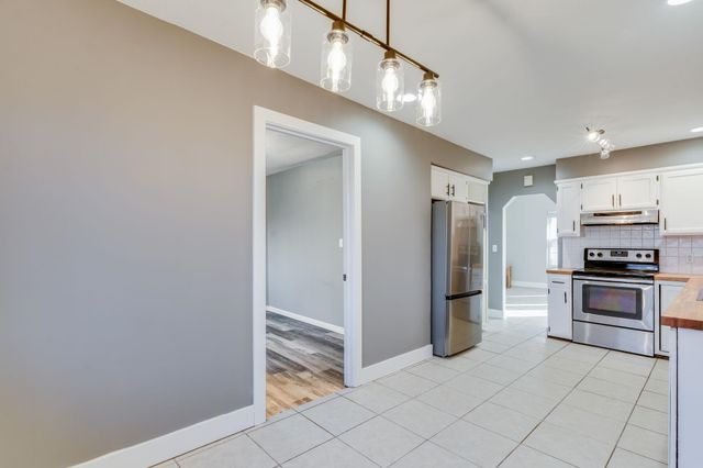 10203 N Meridian Ave, Valley Center, KS 67147