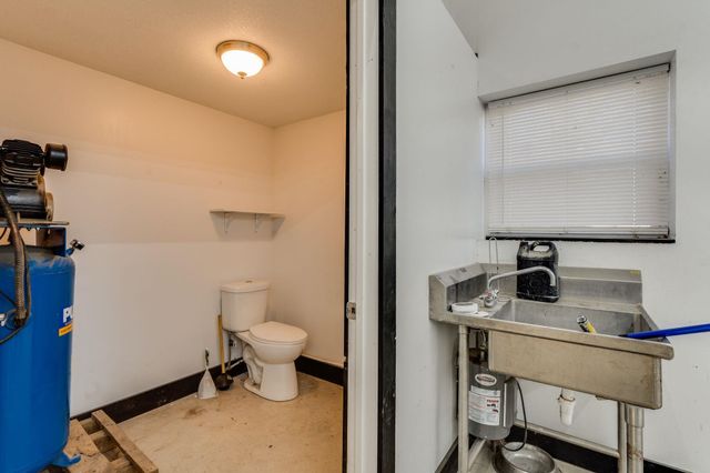 10203 N Meridian Ave, Valley Center, KS 67147