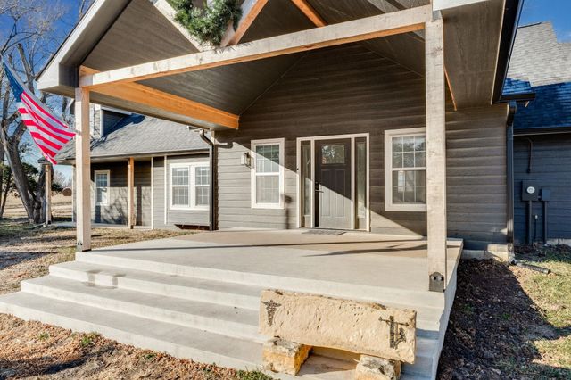 10203 N Meridian Ave, Valley Center, KS 67147