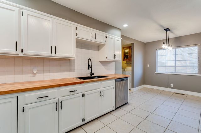 10203 N Meridian Ave, Valley Center, KS 67147