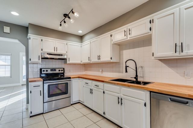 10203 N Meridian Ave, Valley Center, KS 67147