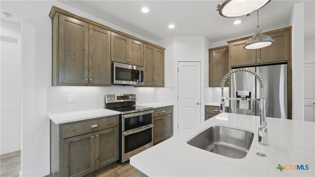 1039 Primrose Path, Canyon Lake, TX 78133