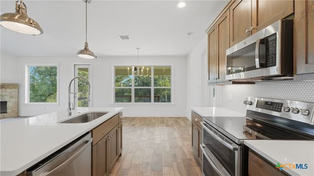 1039 Primrose Path, Canyon Lake, TX 78133