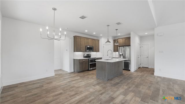 1039 Primrose Path, Canyon Lake, TX 78133