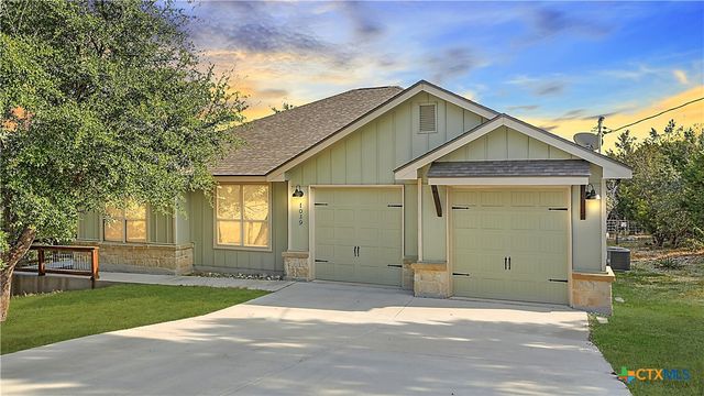 1039 Primrose Path, Canyon Lake, TX 78133