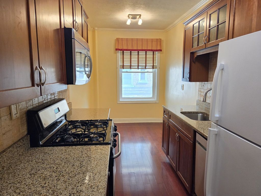 2081 Cruger Ave Apt 2G, New York City, NY 10462