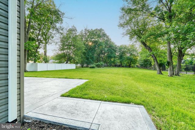 1231 LOWER STATE RD, North Wales, PA 19454