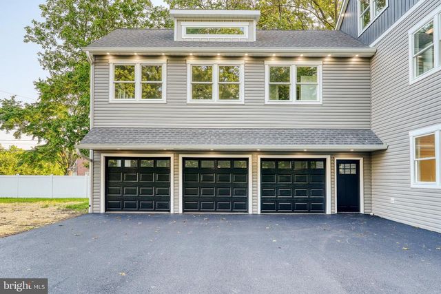 1231 LOWER STATE RD, North Wales, PA 19454